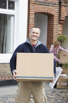 Professional packing service for a home move in France