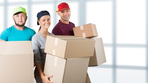Packing and furniture protection for a home move in France