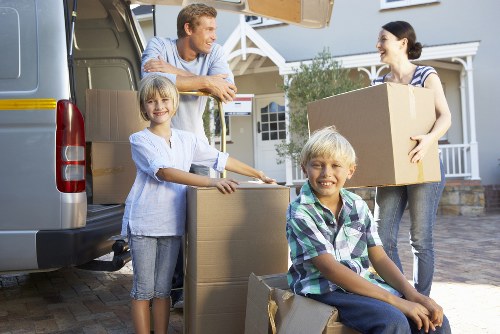 Removal service coordinating transport and logistics in France